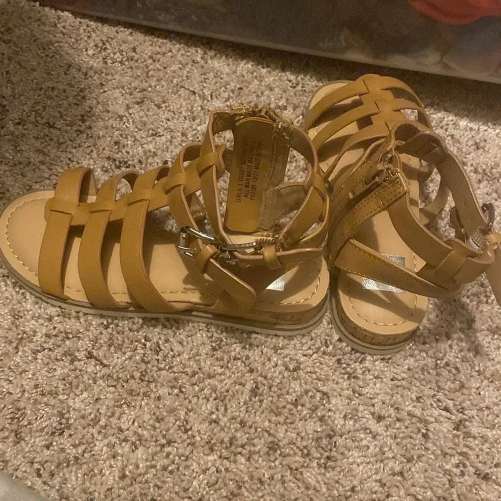 Girl sandals Used in great condition Dolce Vita